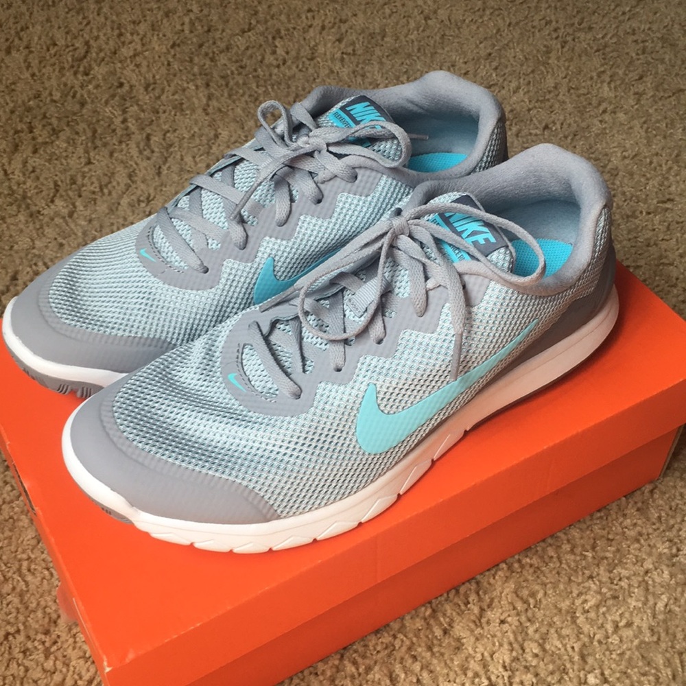 NWOT Women's Grey/Blue Nike Sneakers (size 10)